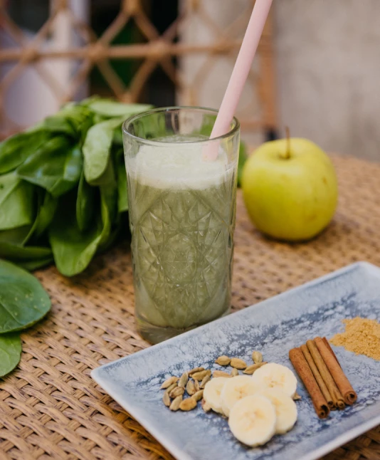 Bebidas frías como zumos de frutas naturales para los días cálidos